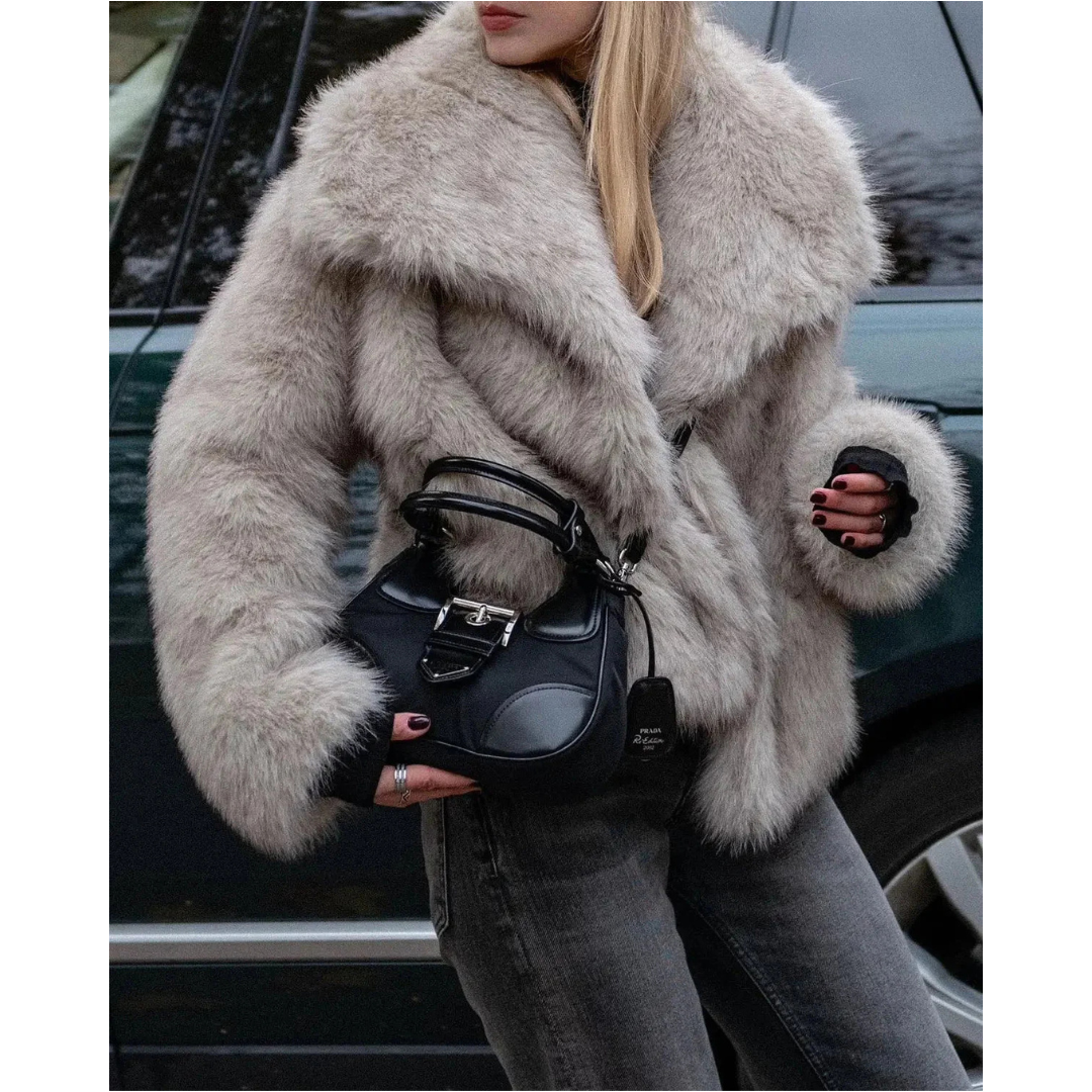 Lorena – Short Faux Fur Coat