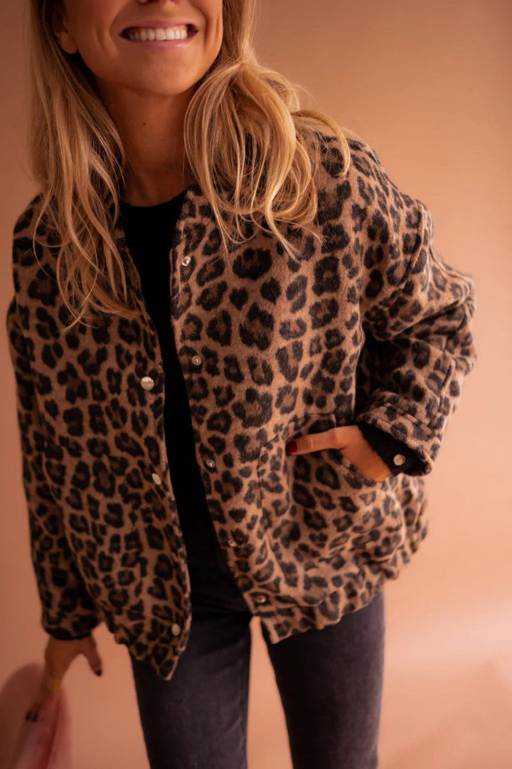Elodie – The Leopard Bomber Jacket for Bold Looks with Comfort