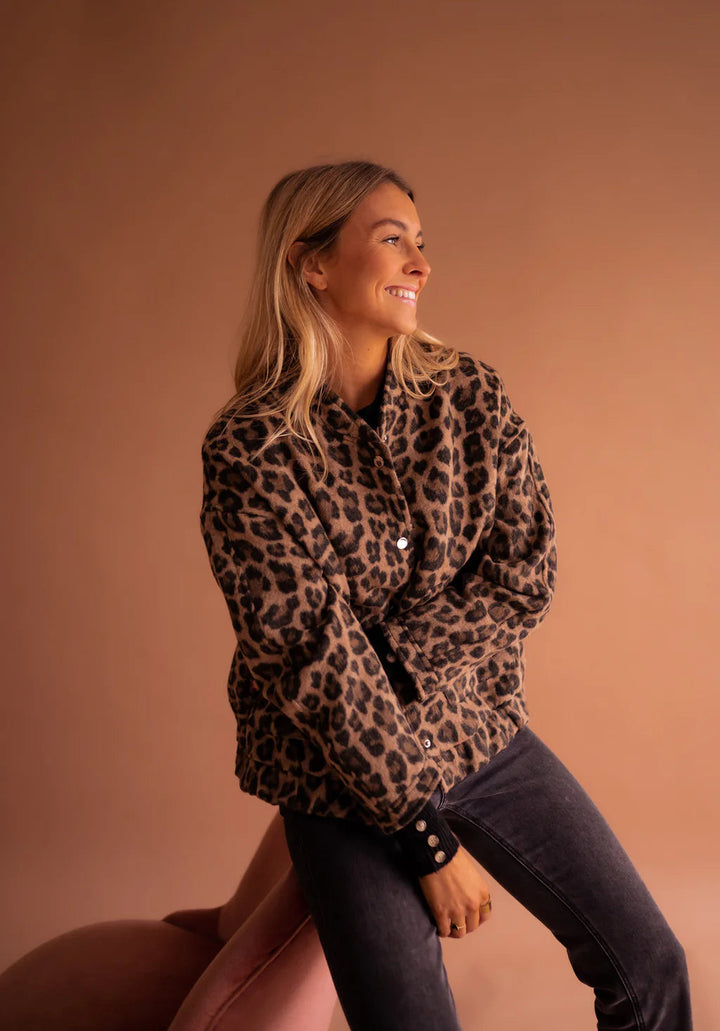 Elodie – The Leopard Bomber Jacket for Bold Looks with Comfort