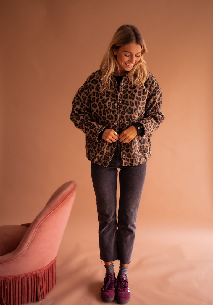 Elodie – The Leopard Bomber Jacket for Bold Looks with Comfort