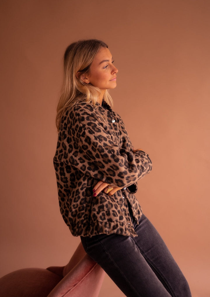 Elodie – The Leopard Bomber Jacket for Bold Looks with Comfort