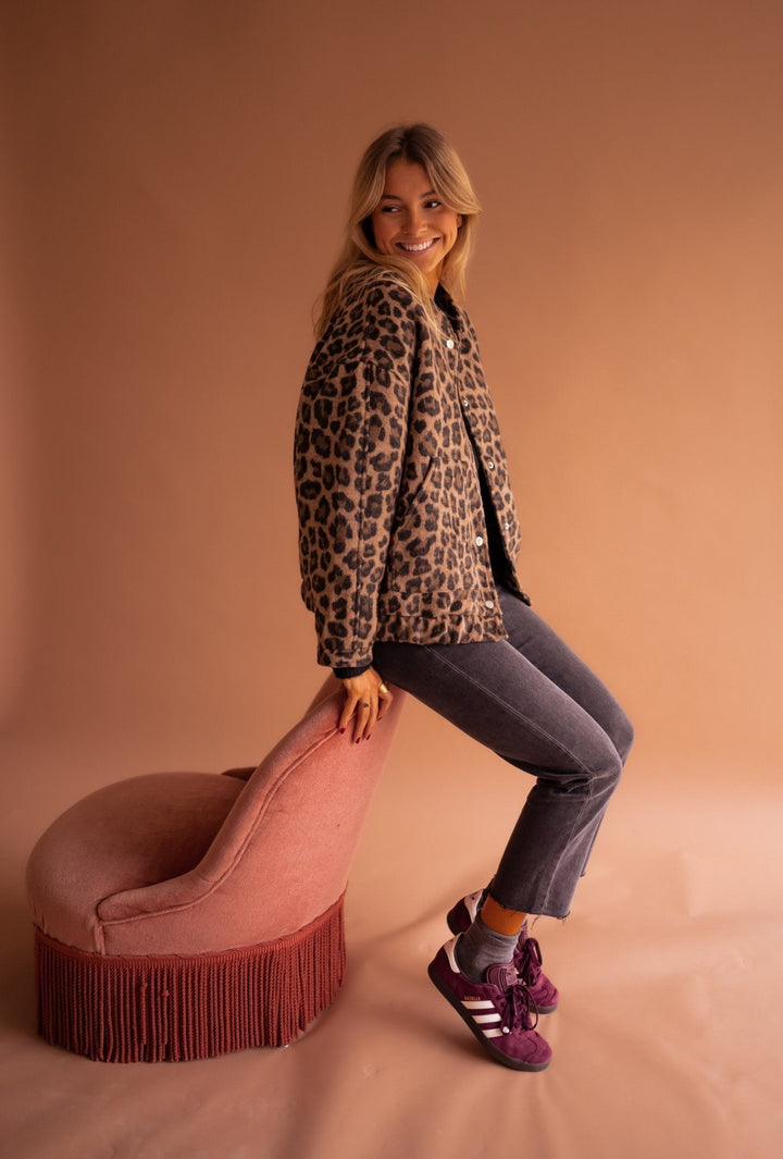 Elodie – The Leopard Bomber Jacket for Bold Looks with Comfort